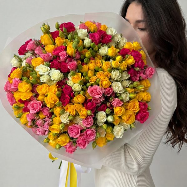 Монобукет из 51 кустовых роз микс