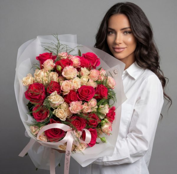 Микс из 25 кустовых и эквадорских роз