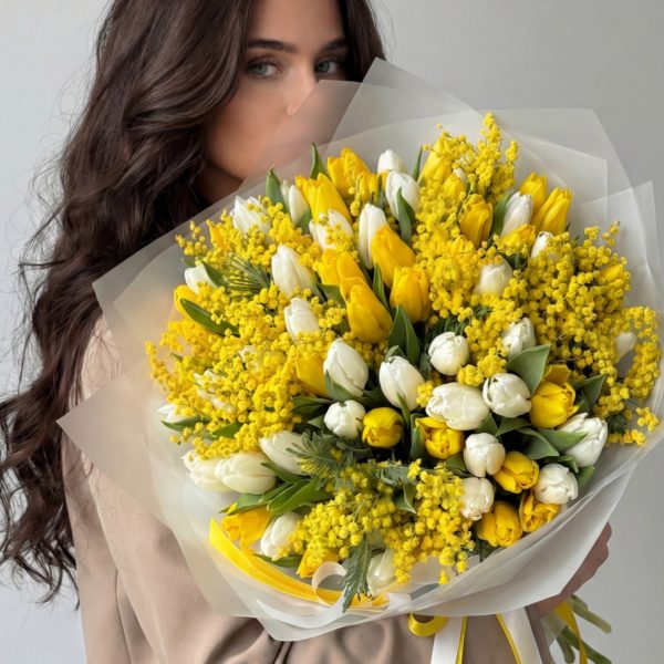 Дуо букет с тюльпанами и мимозой