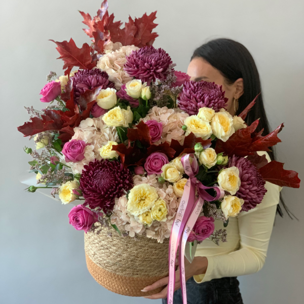 Авторский букет "Осенний вальс" в плетенном кашпо