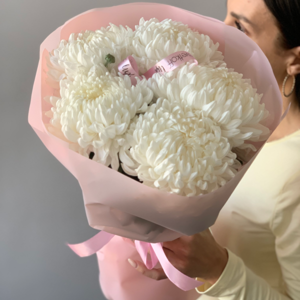 Монобукет из 5 белых хризантем