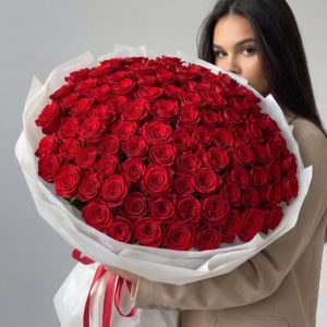 Монобукет из 101 красной розы
